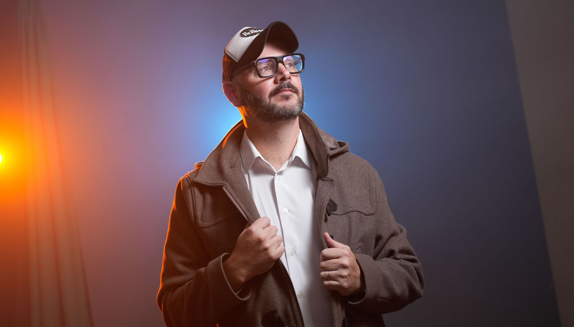 Max Bidart presenta su primer libro "Justo ayer"