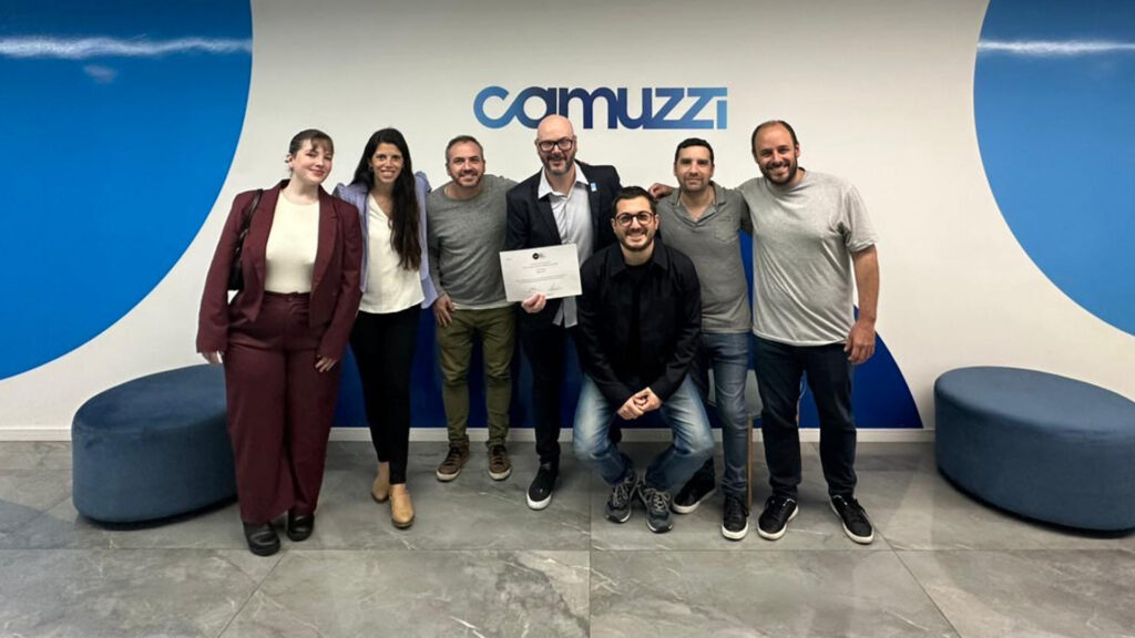 Equipo de QKStudio junto al equipo de Innovación de Camuzzi Gas